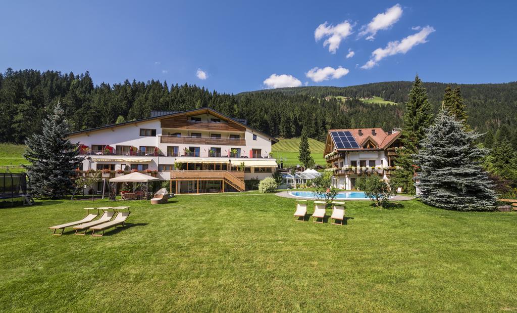 Helmhotel San Candido Exterior foto